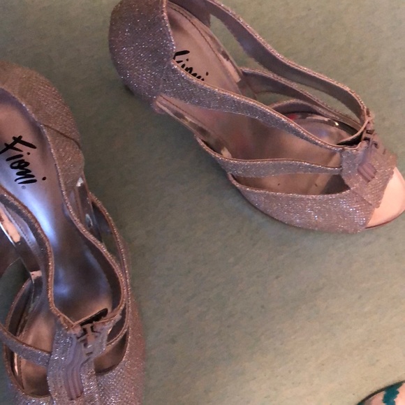 HEELS - Picture 3 of 3